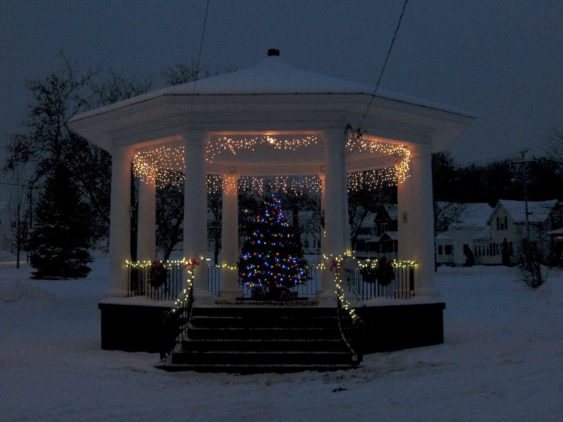 Donate to Decorate the Millinocket Main Street for Christmas